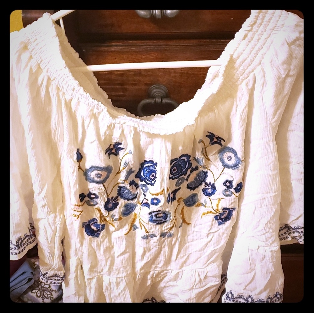 Off the shoulder loose blouse